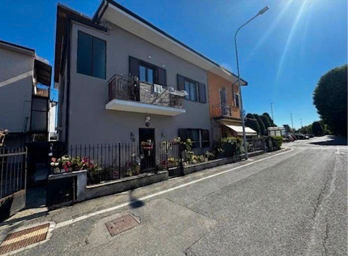 Casa con 5 locali in vendita in Via Dante Alighieri, Centro, Crespiatica
