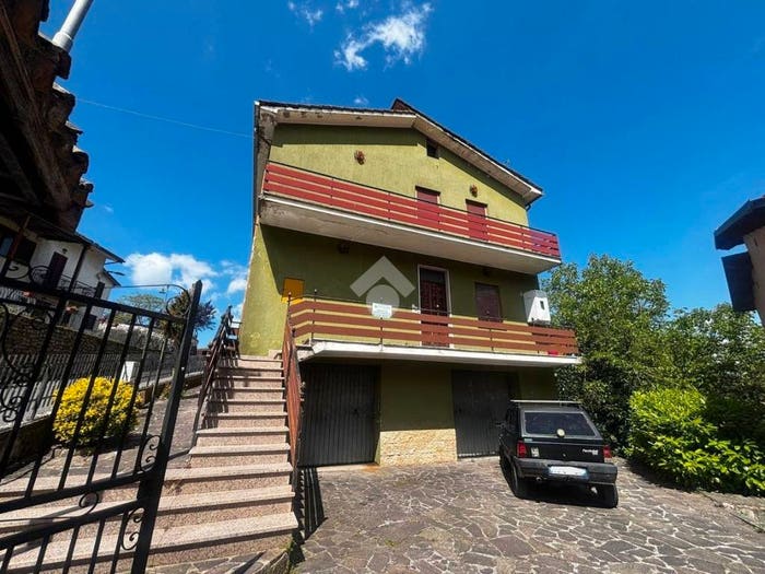Appartamento trilocale in vendita in Via delle Selve, Madonna Della Pace, Agosta
