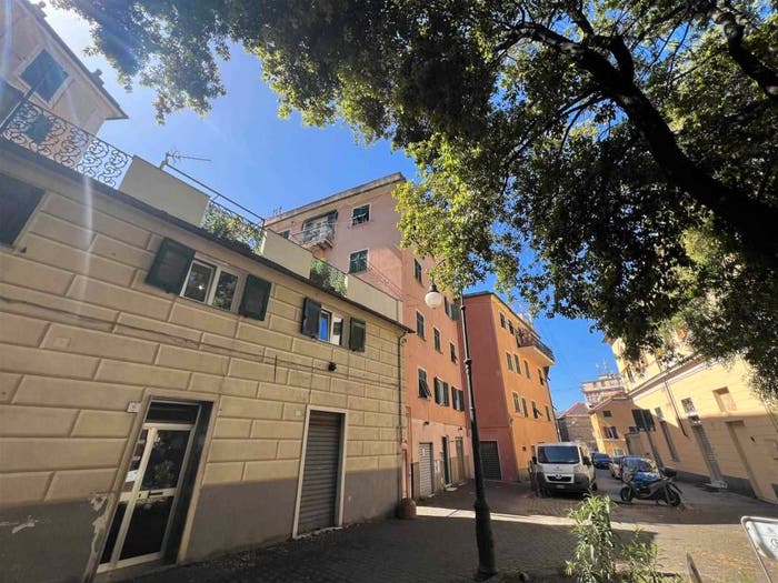 Appartamento con 5 locali in vendita in VIA PASUBIO, Bolzaneto, Genova