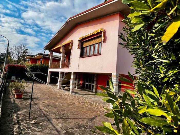 Casa con 6 locali in vendita in Piazza Giacomo Matteotti, Centro, Castel Goffredo
