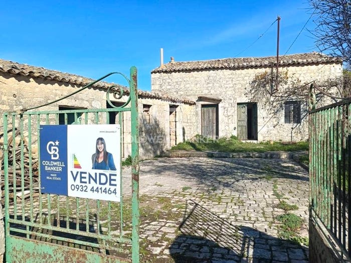 Casa con 6 locali in vendita in Via Catanzaro Pizzilli, Trebalate I, Modica