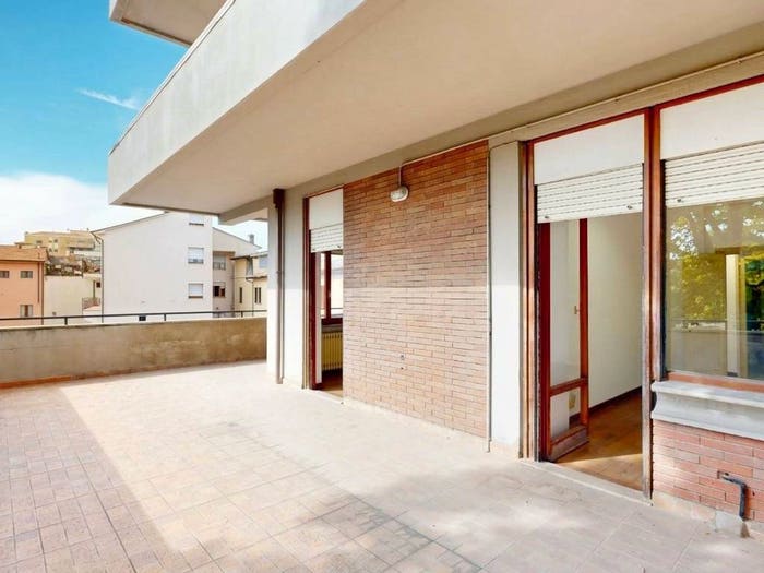 Appartamento con 6 locali in vendita in Via Guglielmo Oberdan, Centro Storico, Foligno