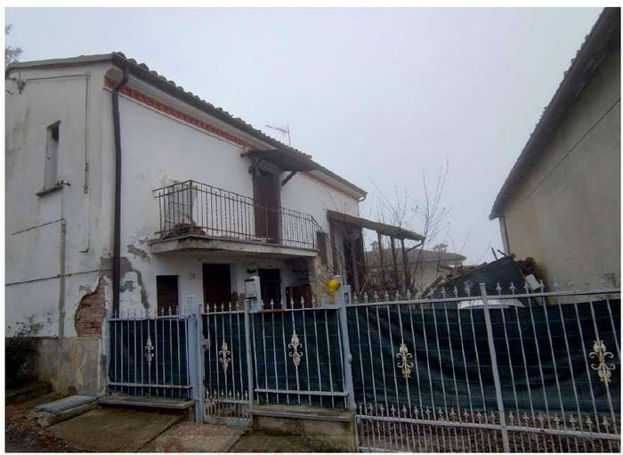 Casa con 5 locali in vendita in Frazione Rossone catastalmente n, Rossone, Zavattarello