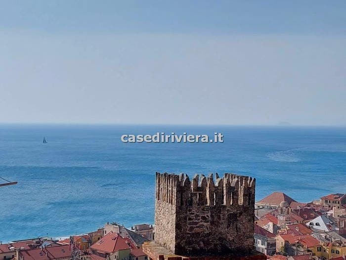 Appartamento trilocale in vendita in Via Caviglia, Centro, Finale Ligure