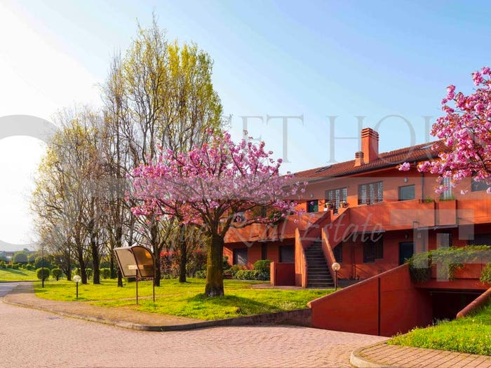 Appartamento quadrilocale in vendita in Via Tevere, Centro, Lainate