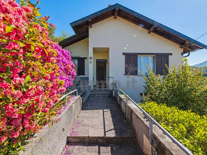 Casa con 6 locali in vendita in Via Roccolo, Centro, Luino