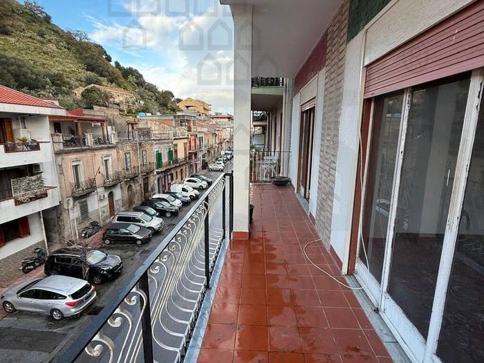 Appartamento con 5 locali in vendita in Via comunale Santo, Gazzi, Messina