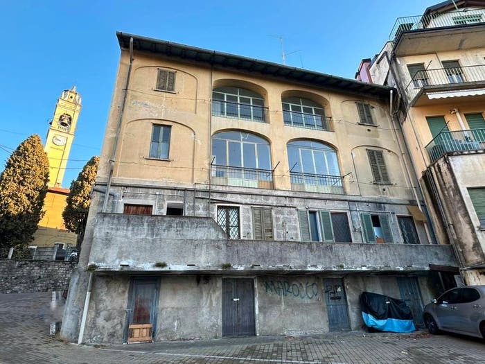 Casa con 6 locali in vendita in Corso Aprile, Centro, Gavirate