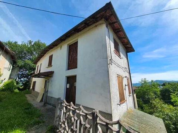 Casa con 6 locali in vendita in Terzo