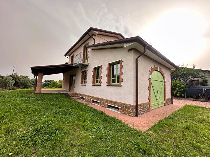 Casa trilocale in vendita in Via Strettoia, Pietrasanta