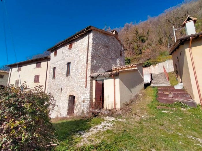 Casa quadrilocale in vendita in Località Franca, Ponte Santa Lucia Colfiorito Annifo, Foligno