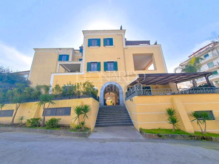 Appartamento trilocale in vendita in Via Capodimonte, Colli Aminei Capodimonte, Napoli