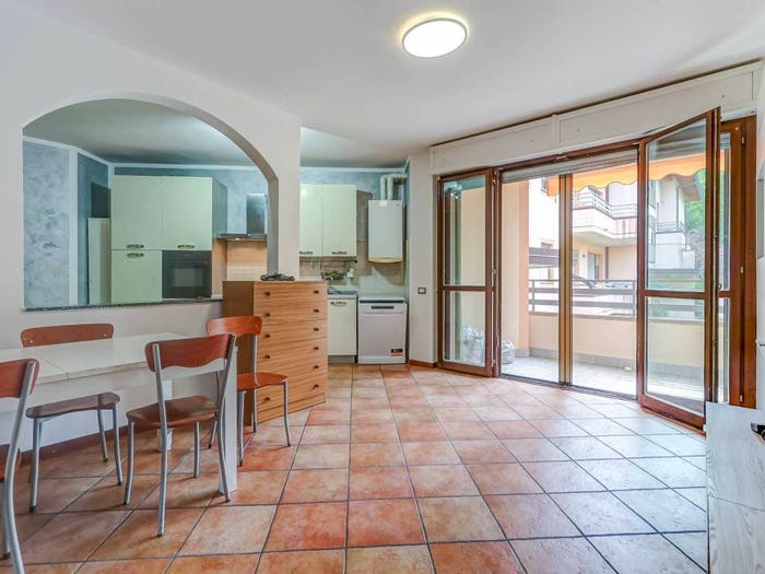 Appartamento trilocale in vendita in Via Scirlago, Centro, Cittiglio