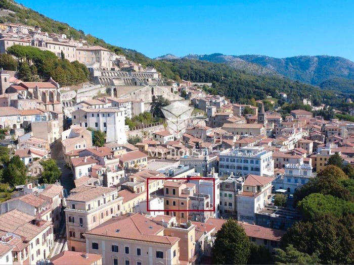 Appartamento con 6 locali in vendita in Corso Pierluigi, Centro, Palestrina