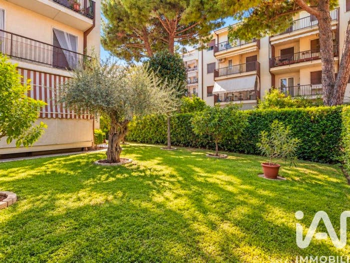 Appartamento trilocale in vendita in Regione Avarenna, Centro, Albenga