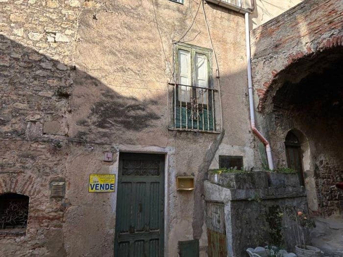 Casa trilocale in vendita in Vicolo Notaro, Polizzi Generosa