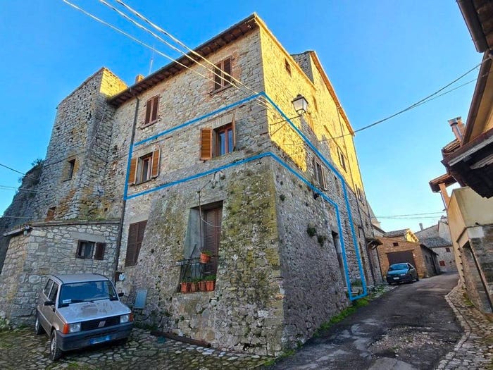 Appartamento quadrilocale in vendita in Morre, Baschi