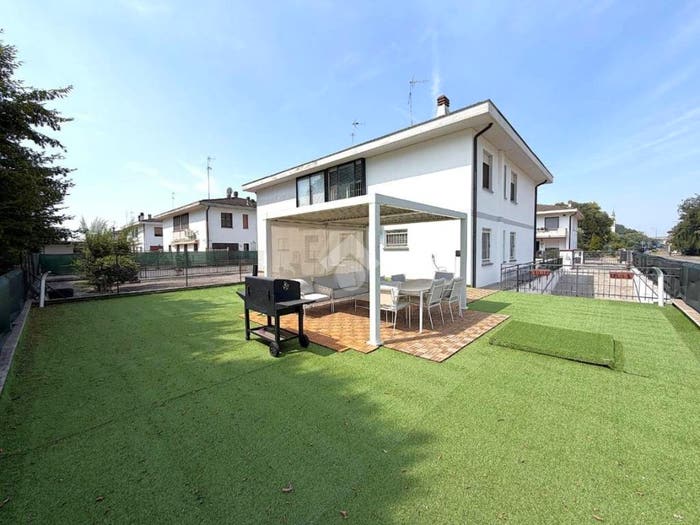 Casa con 6 locali in vendita in Via D Bergamaschi, Cavatigozzi, Cremona