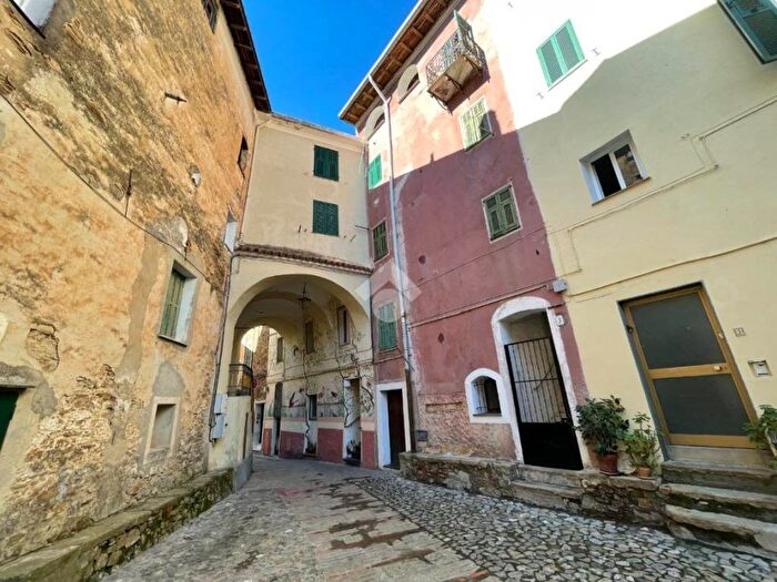 Appartamento quadrilocale in vendita in Piazza XX Settembre, Perinaldo