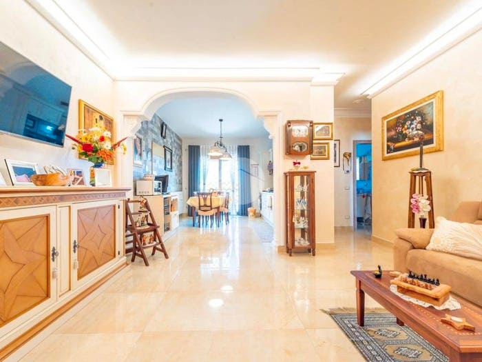 Appartamento trilocale in vendita in Via giarre, Borghesiana, Roma