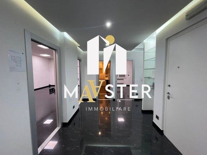 Appartamento quadrilocale in vendita in Via Giovanni Ambrogio Molfino, Sestri Ponente, Genova
