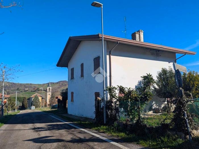 Casa quadrilocale in vendita in Via Provinciale Onferno, Gemmano