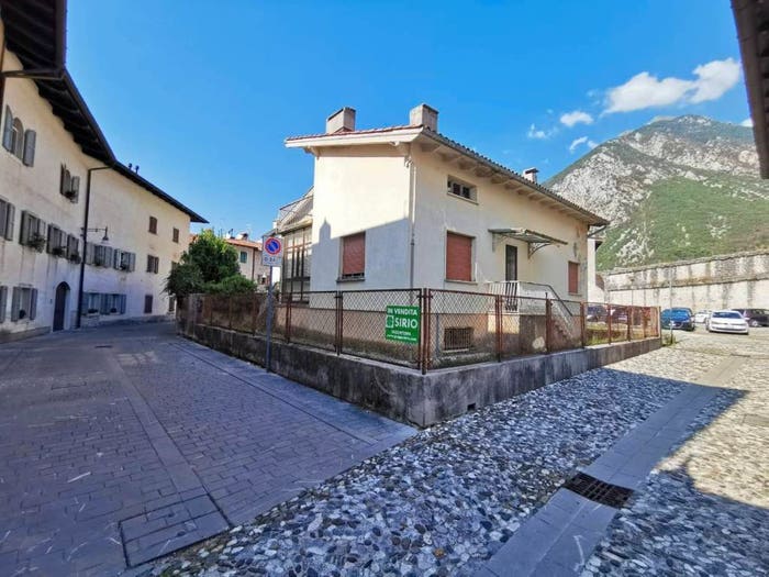 Casa con 6 locali in vendita in Centro, Venzone