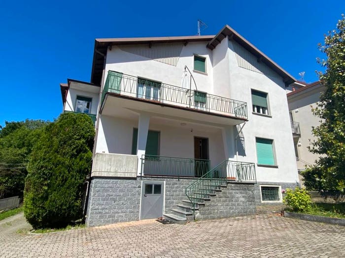 Casa con 6 locali in vendita in Via Alessandro Volta, Centro, Cassago Brianza