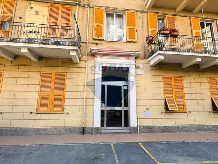 Appartamento con 5 locali in vendita in Via Tonale, Cornigliano, Genova