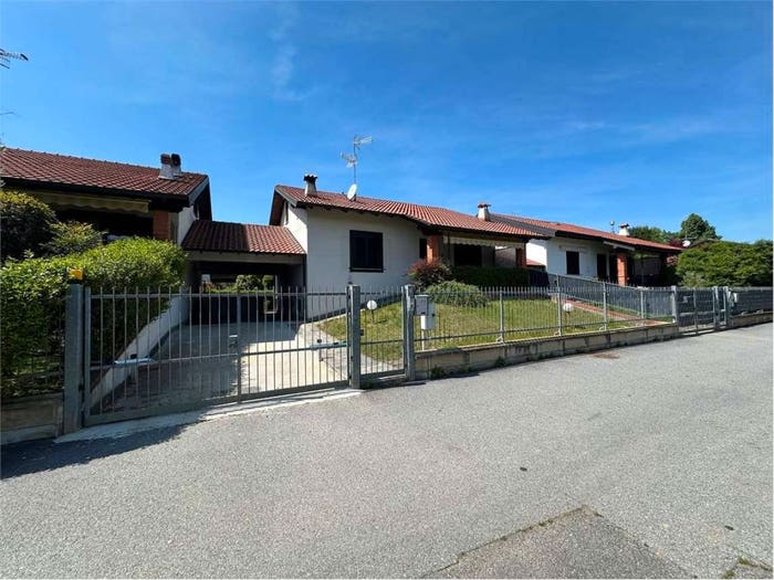 Casa quadrilocale in vendita in Centro, Oleggio