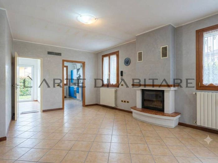Casa con 6 locali in vendita in Casalserugo