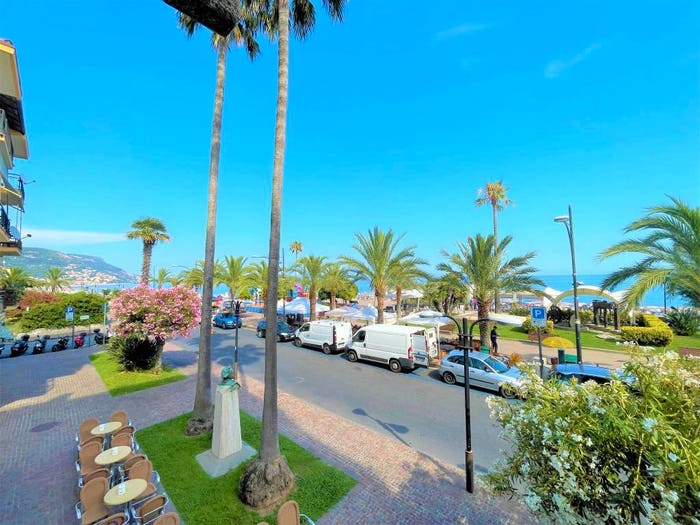 Appartamento quadrilocale in vendita in Via Don Giovanni Bado, Centro, Pietra Ligure