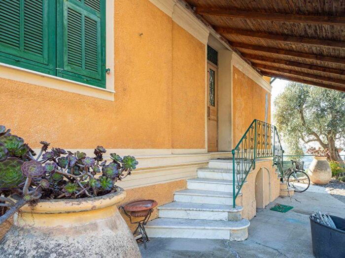 Casa con 6 locali in vendita in Viale Canariensis, Due Strade, Bordighera