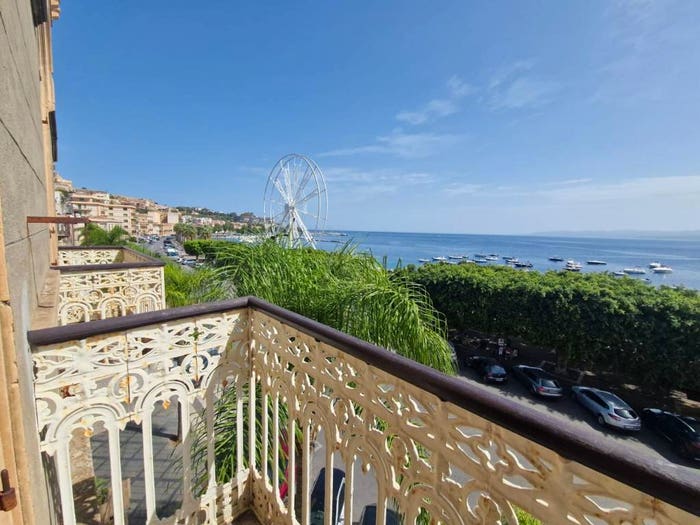 Appartamento con 5 locali in vendita in Lungomare Giuseppe Garibaldi, Centro, Milazzo