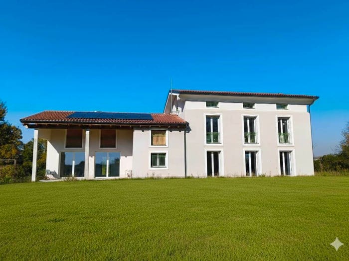 Casa con 6 locali in vendita in Centro, Mirandola