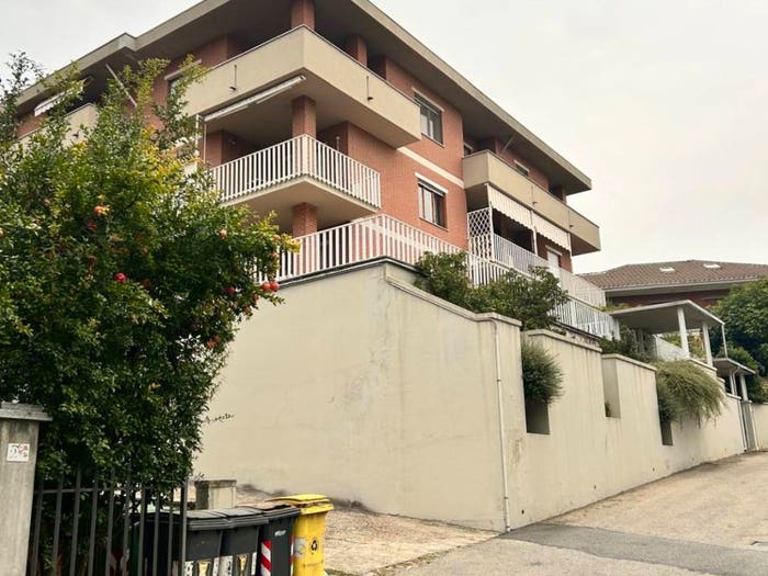 Casa quadrilocale in vendita in Via Giovanni Vincenzo Auna, Stadio, Asti