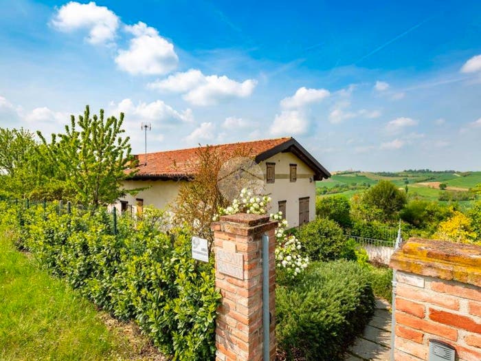 Casa con 6 locali in vendita in Via Santa Croce, Montemagno