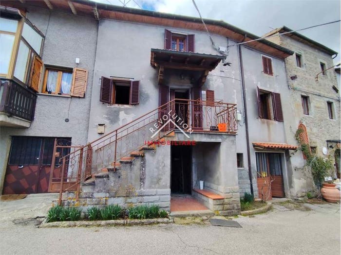 Casa con 6 locali in vendita in via Colle di Fragaiolo, Caprese Michelangelo