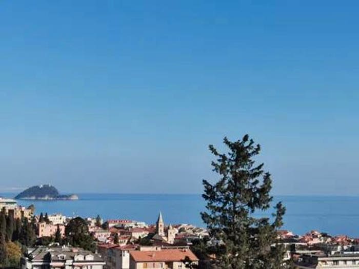 Casa con 6 locali in vendita in Reg Bellorina, Parco San Rocco Tetti Rossi Loreto, Alassio