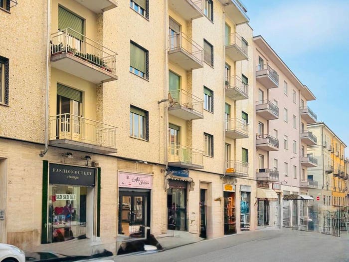 Appartamento trilocale in vendita in Via Michele Buniva, Centro, Pinerolo