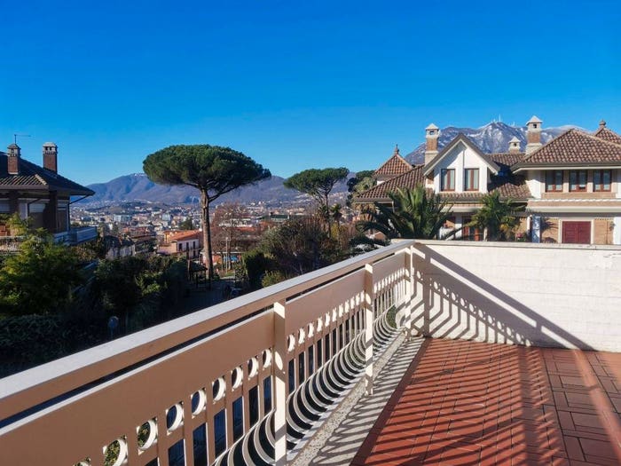 Casa con 6 locali in vendita in Via Tuoro Cappuccini, A Annarumma A Gasperi F Tedesco, Avellino