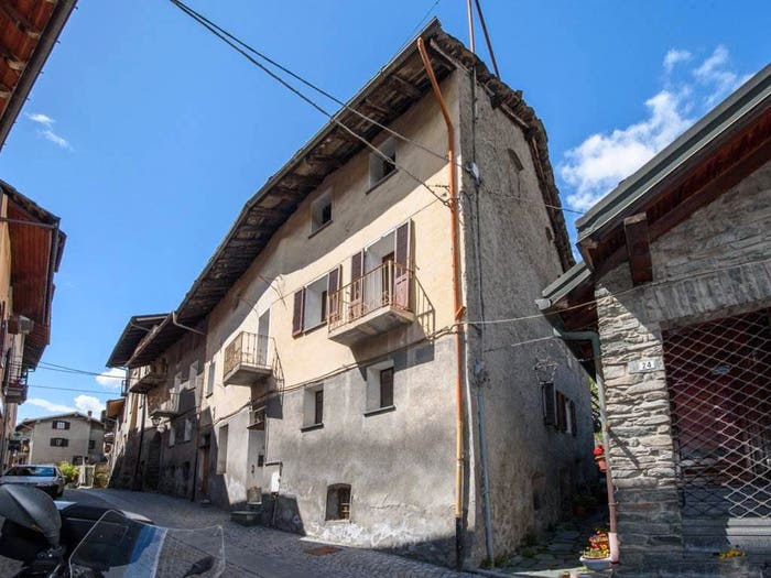 Casa con 6 locali in vendita in Via Chanoux, Centro, Chambave