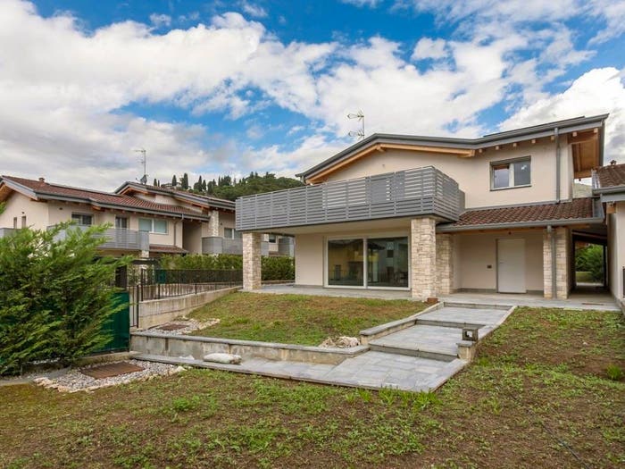 Casa quadrilocale in vendita in Via Walter Bonatti, Cenate Sotto