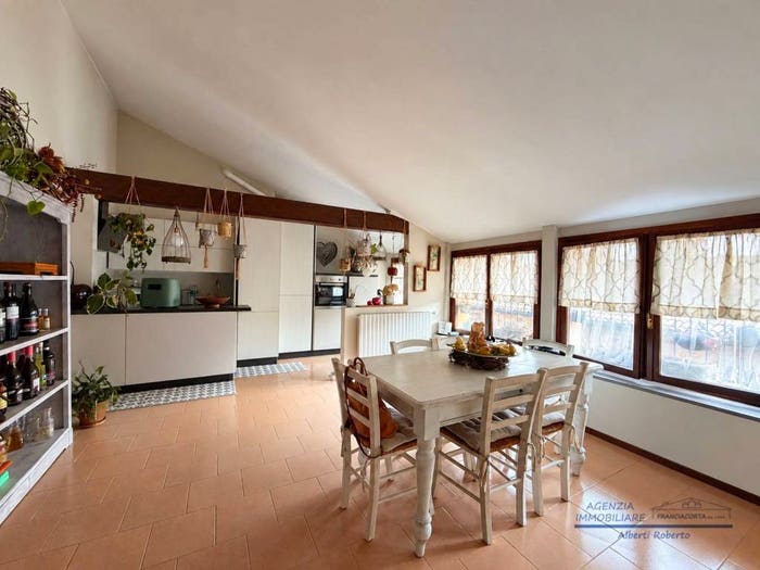 Appartamento trilocale in vendita in Via Zenighe, Colombaro Timoline, Corte Franca
