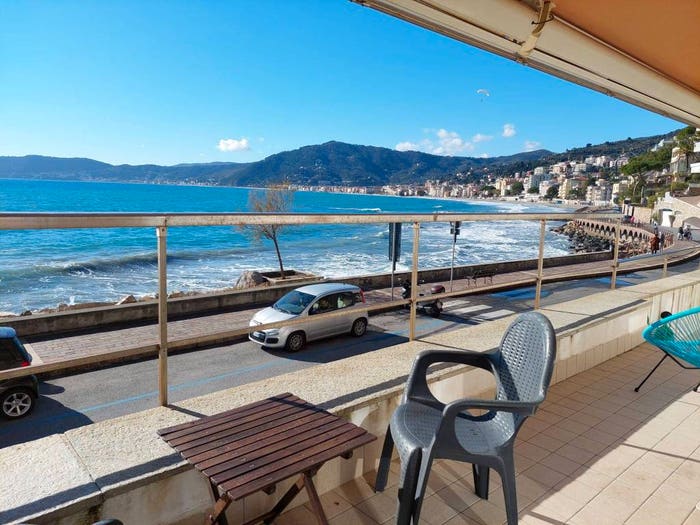 Appartamento trilocale in vendita in Passeggiata Luigi Cadorna, Passeggiata Cadorna Porto, Alassio