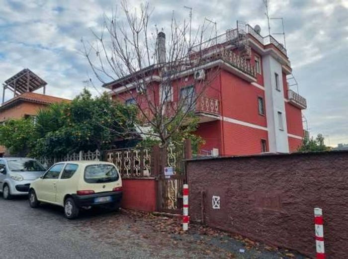Appartamento trilocale in vendita in Via dei Facchinetti, Pisana Bravetta, Roma