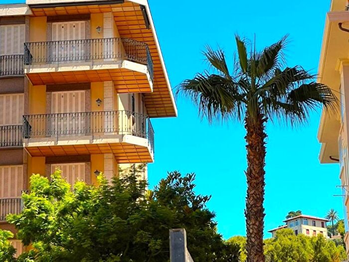 Appartamento trilocale in vendita in Via Alessandro Manzoni, Centro, Bordighera