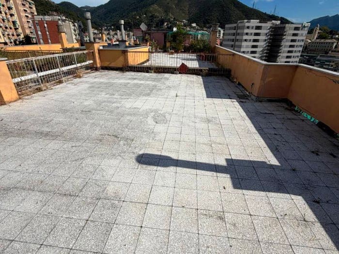 Appartamento quadrilocale in vendita in Via Giovanni Arrivabene, Sestri Ponente, Genova