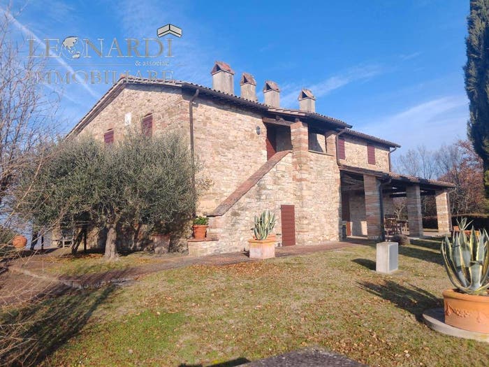 Casa con 6 locali in vendita in Città di Castello