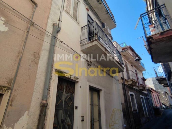 Casa con 6 locali in vendita in Via Montecenere, Paternò